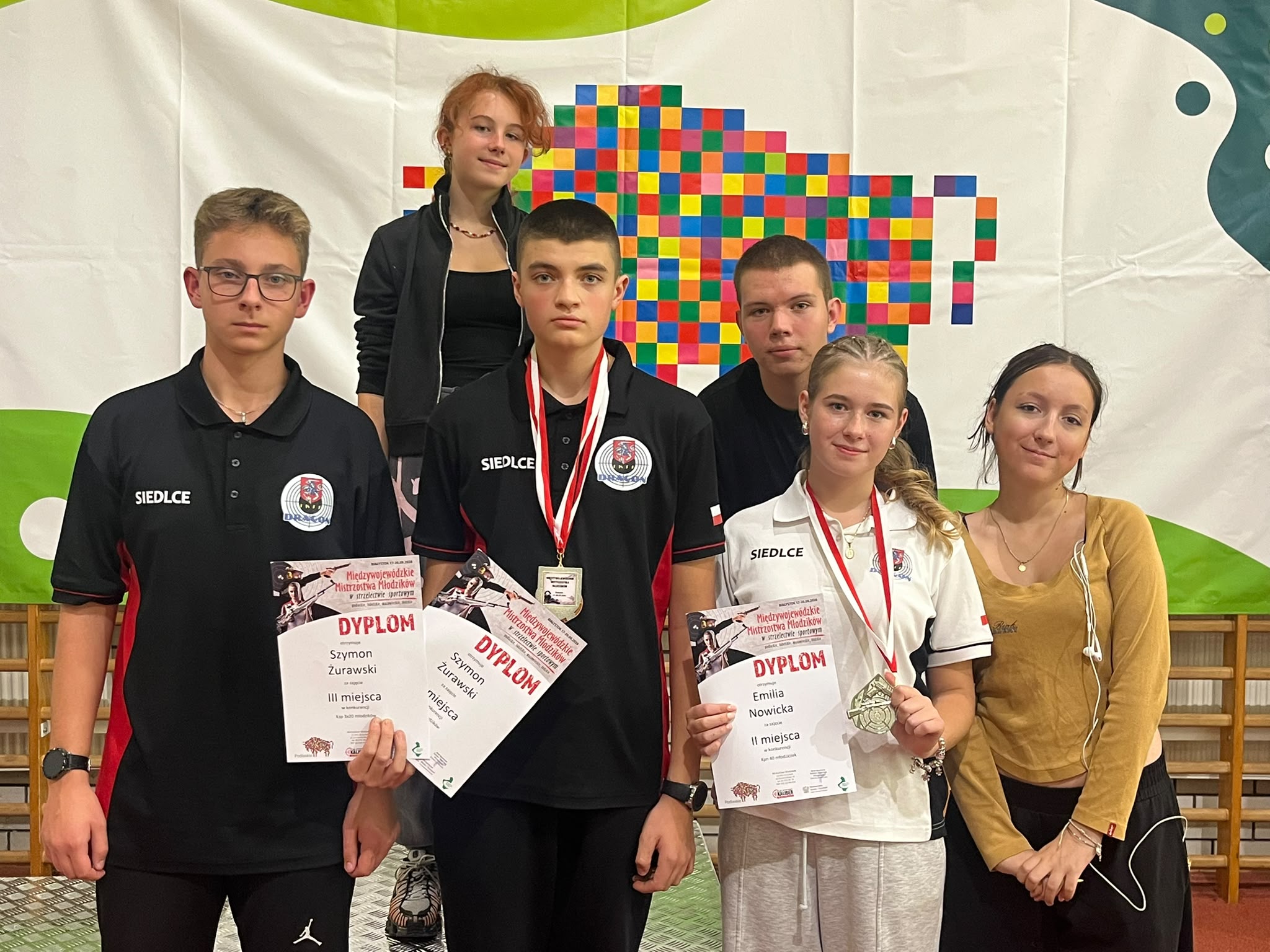 Zawodnicy DRAGON Siedlce z dyplomami i medalami po zawodach w Białymstoku