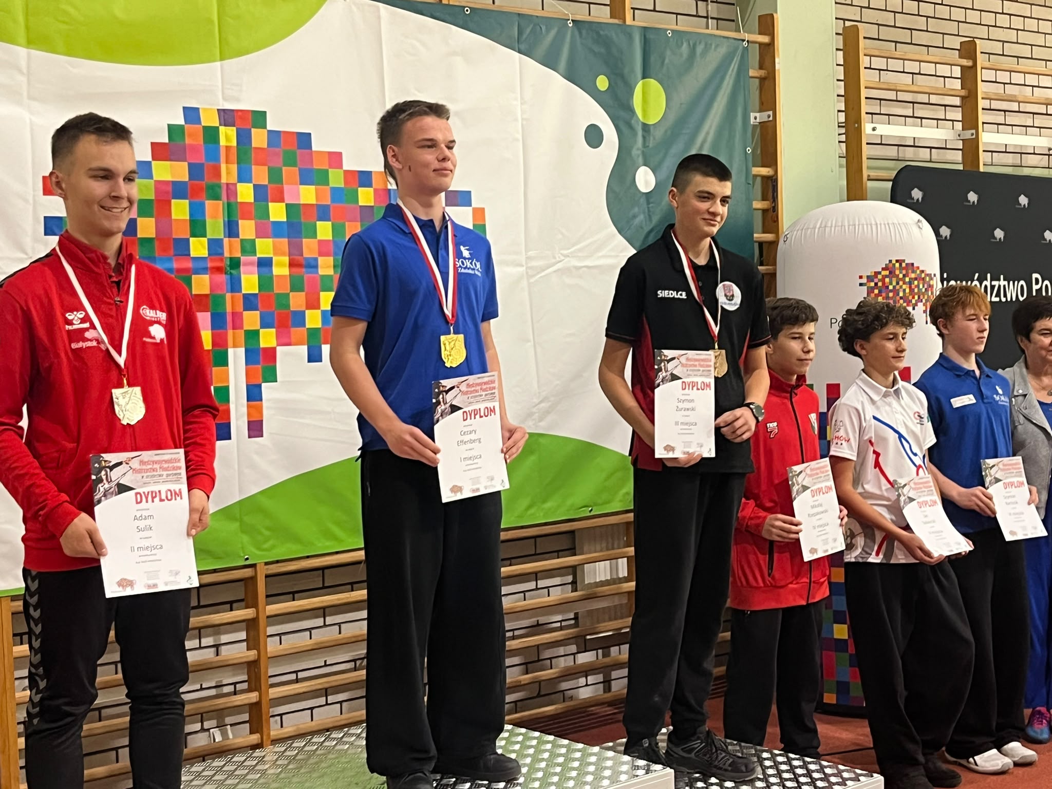Szymon Żurawski z dyplomem za trzecie miejsce w konkurencji karabin sportowy 3x20